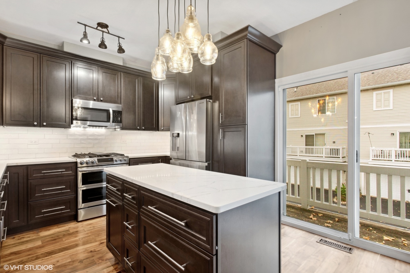 3443 Ravinia Circle Aurora, IL 60504 - Photo 11 of 36 a kitchen with a stove a refrigerator and a oven
