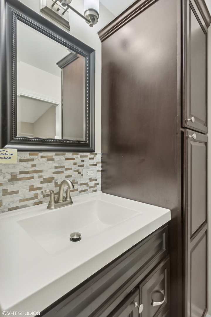 3443 Ravinia Circle Aurora, IL 60504 - Photo 20 of 36 a bathroom with a sink and a mirror