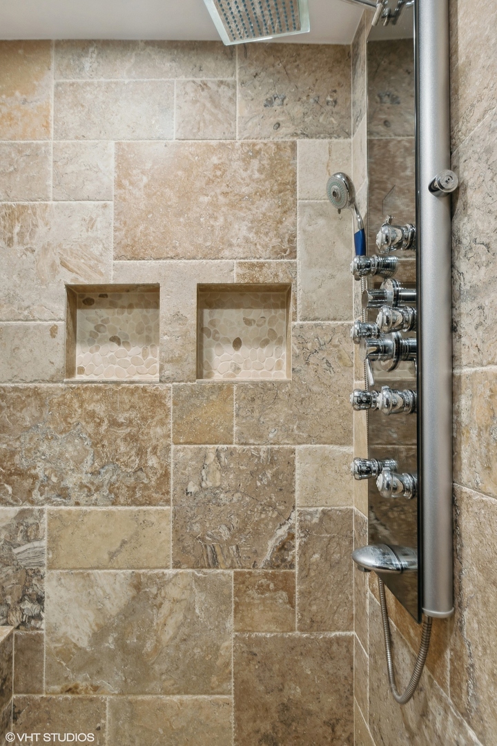 3443 Ravinia Circle Aurora, IL 60504 - Photo 22 of 36 a bathroom with a shower