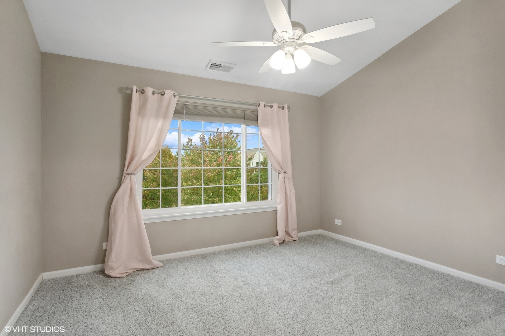 3443 Ravinia Circle Aurora, IL 60504 - Photo 28 of 36 an empty room with a window