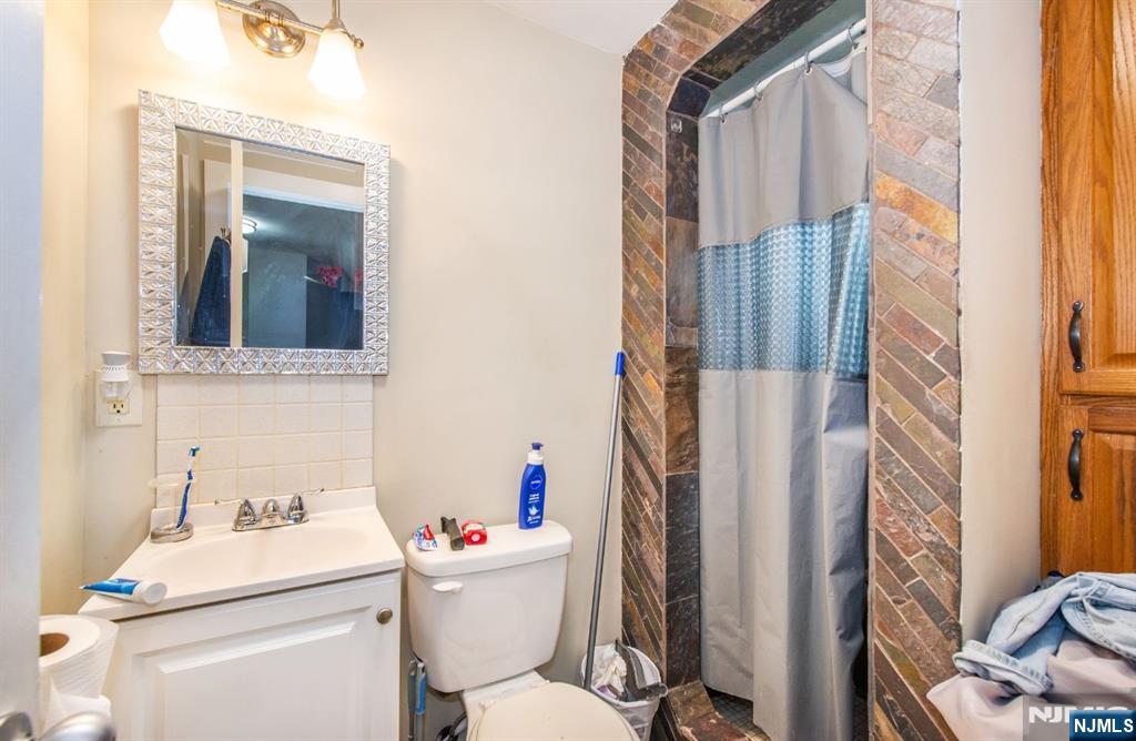 21 Chestnut Street Garfield, NJ 07026 - Photo 15 of 18