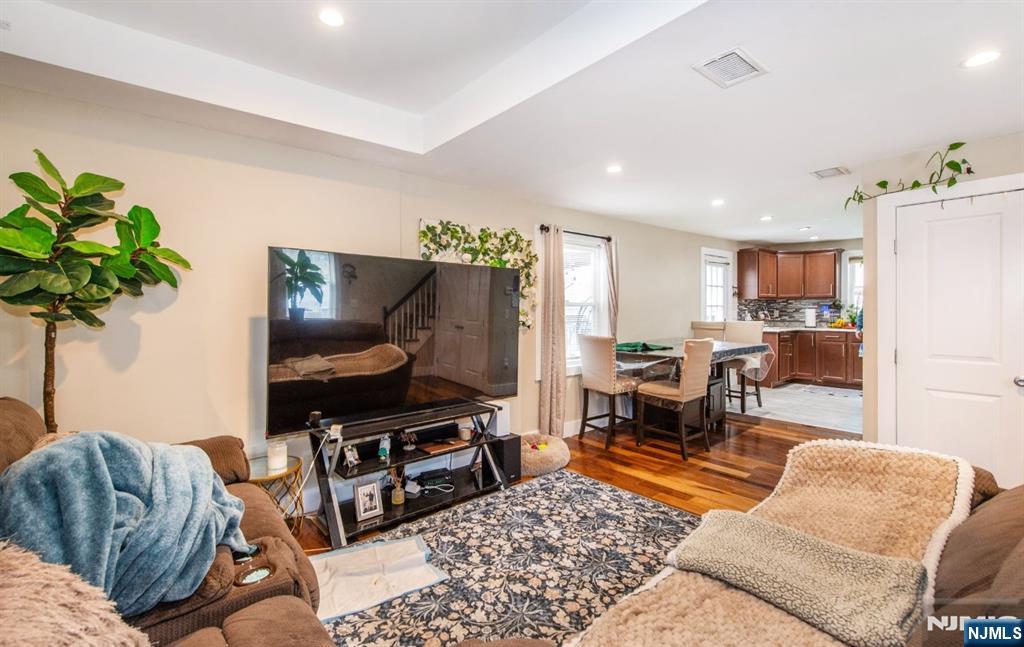 21 Chestnut Street Garfield, NJ 07026 - Photo 3 of 18