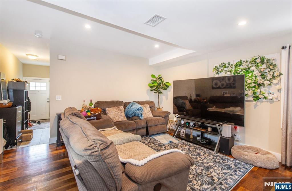 21 Chestnut Street Garfield, NJ 07026 - Photo 4 of 18