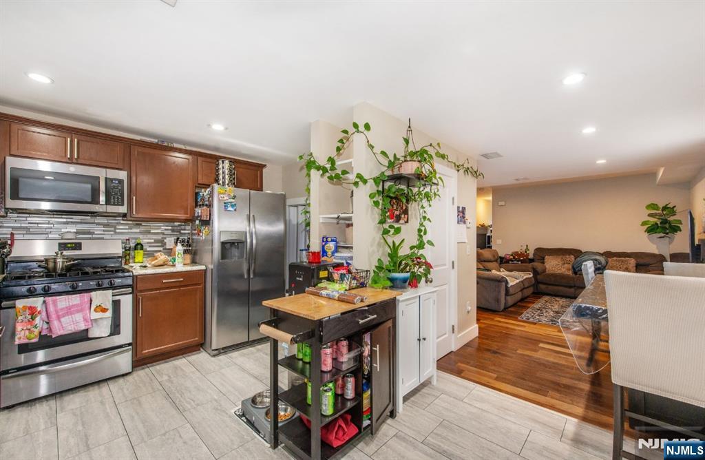 21 Chestnut Street Garfield, NJ 07026 - Photo 5 of 18