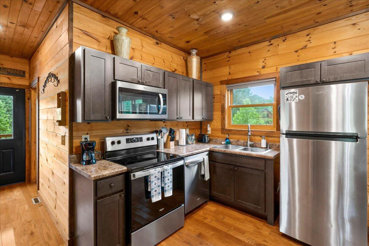 2001 Glencairn Road Rogers, KY 41365 - Photo 16 of 52 17-IVA08206