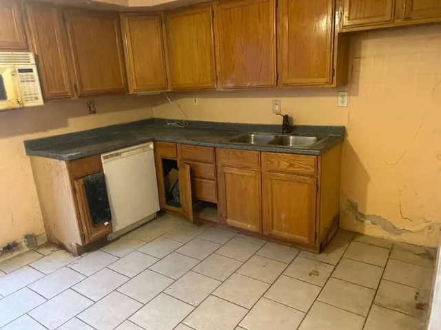 $94,900 | 18019 Lorenz Avenue, Lansing, IL 60438