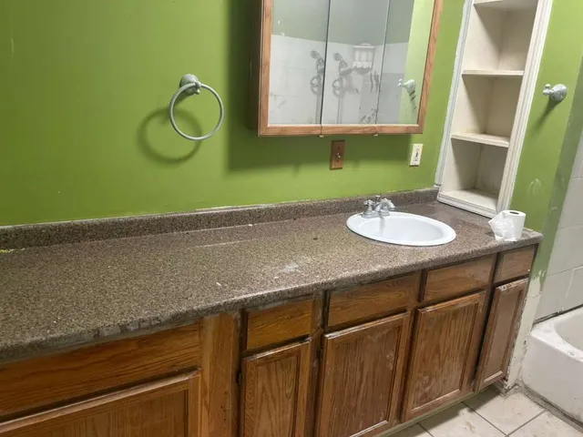 $94,900 | 18019 Lorenz Avenue, Lansing, IL 60438