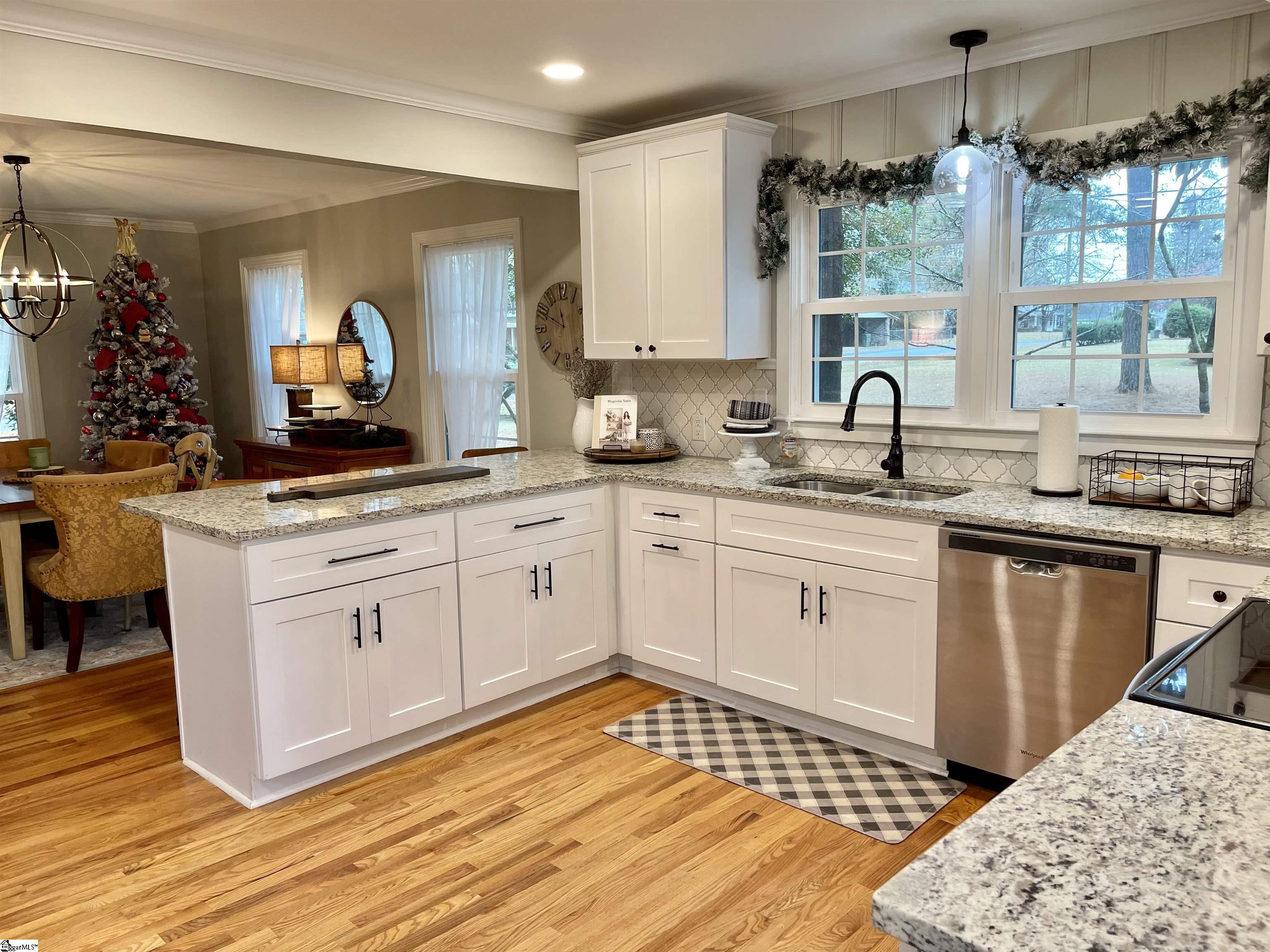 508 Chestnut Street Clinton, SC 29325 - Photo 2 of 26