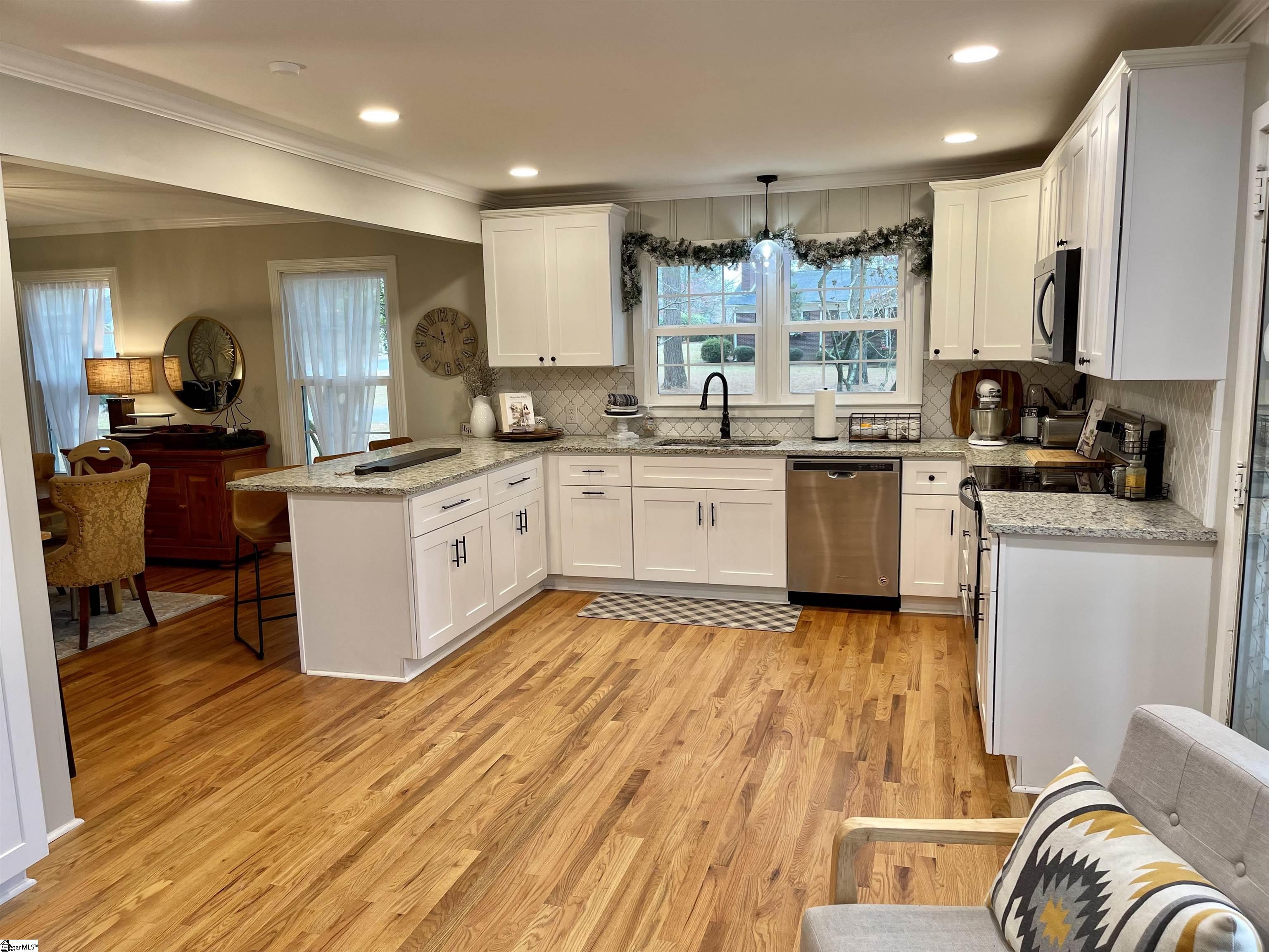 508 Chestnut Street Clinton, SC 29325 - Photo 8 of 26