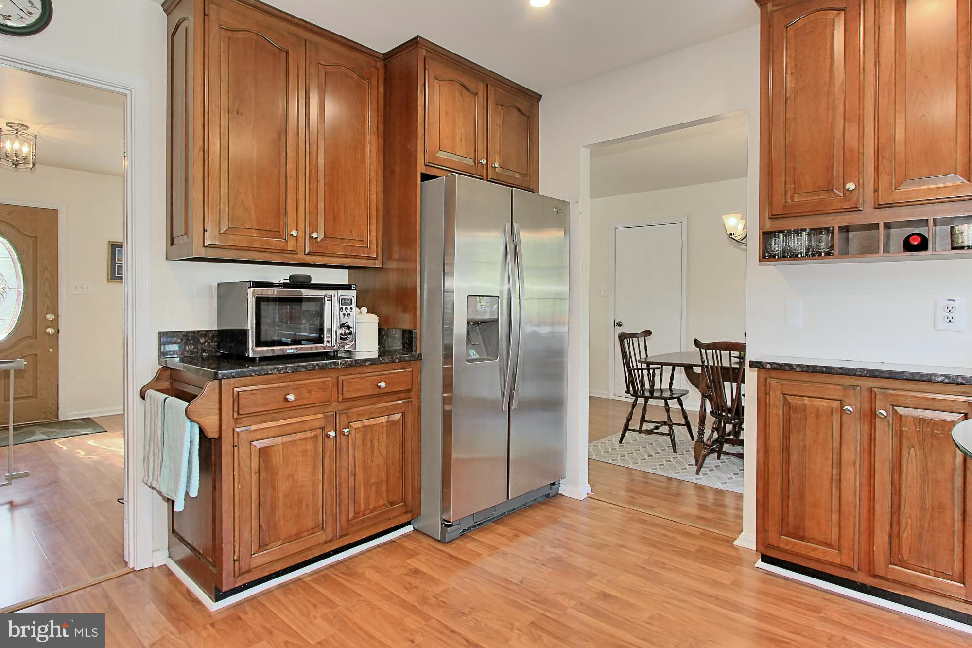 2322 Archdale Road Reston, VA 20191 - Photo 12 of 36 Beautifully Upgraded Kitchen Cabinets