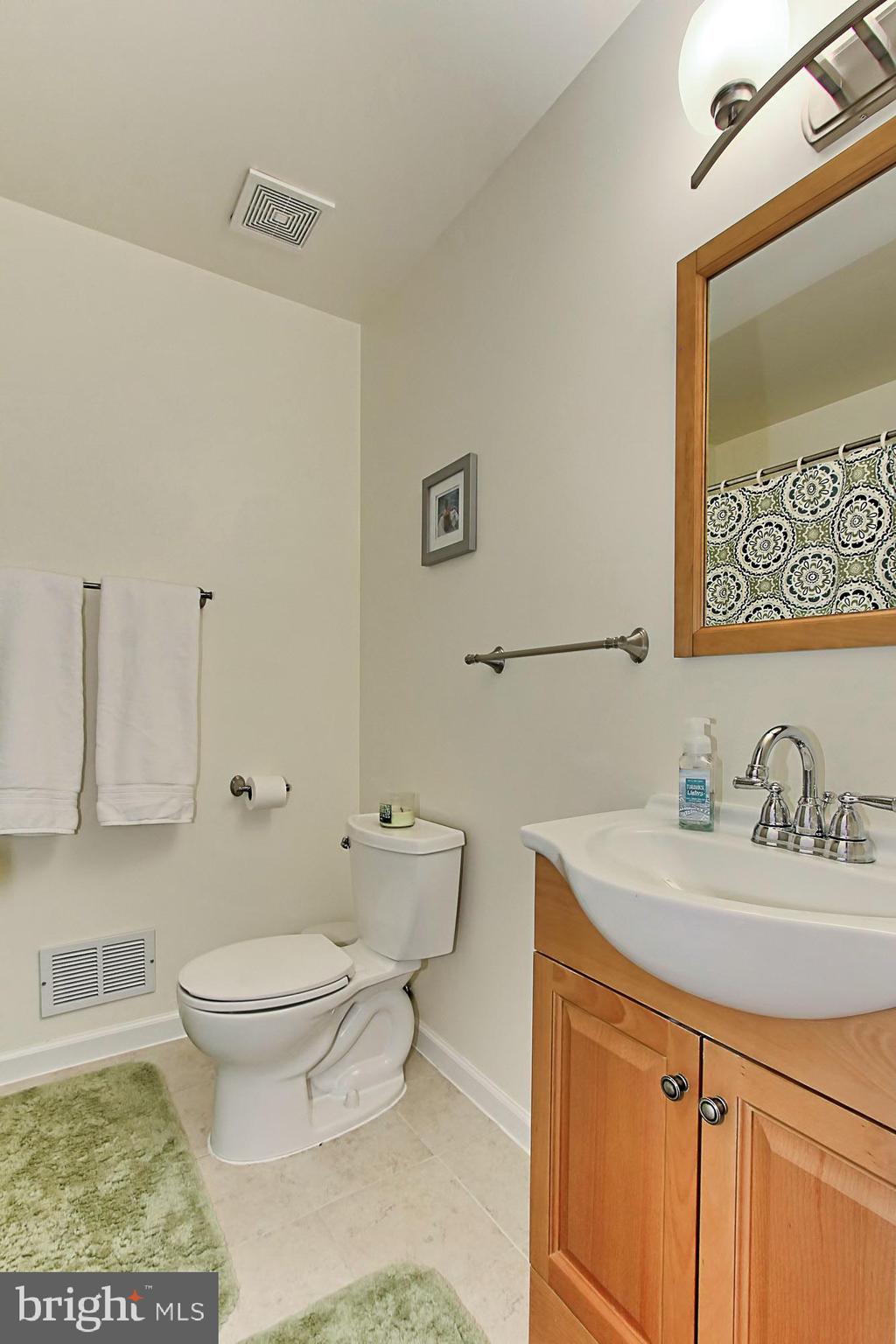2322 Archdale Road Reston, VA 20191 - Photo 25 of 36 Upper Hall Bath