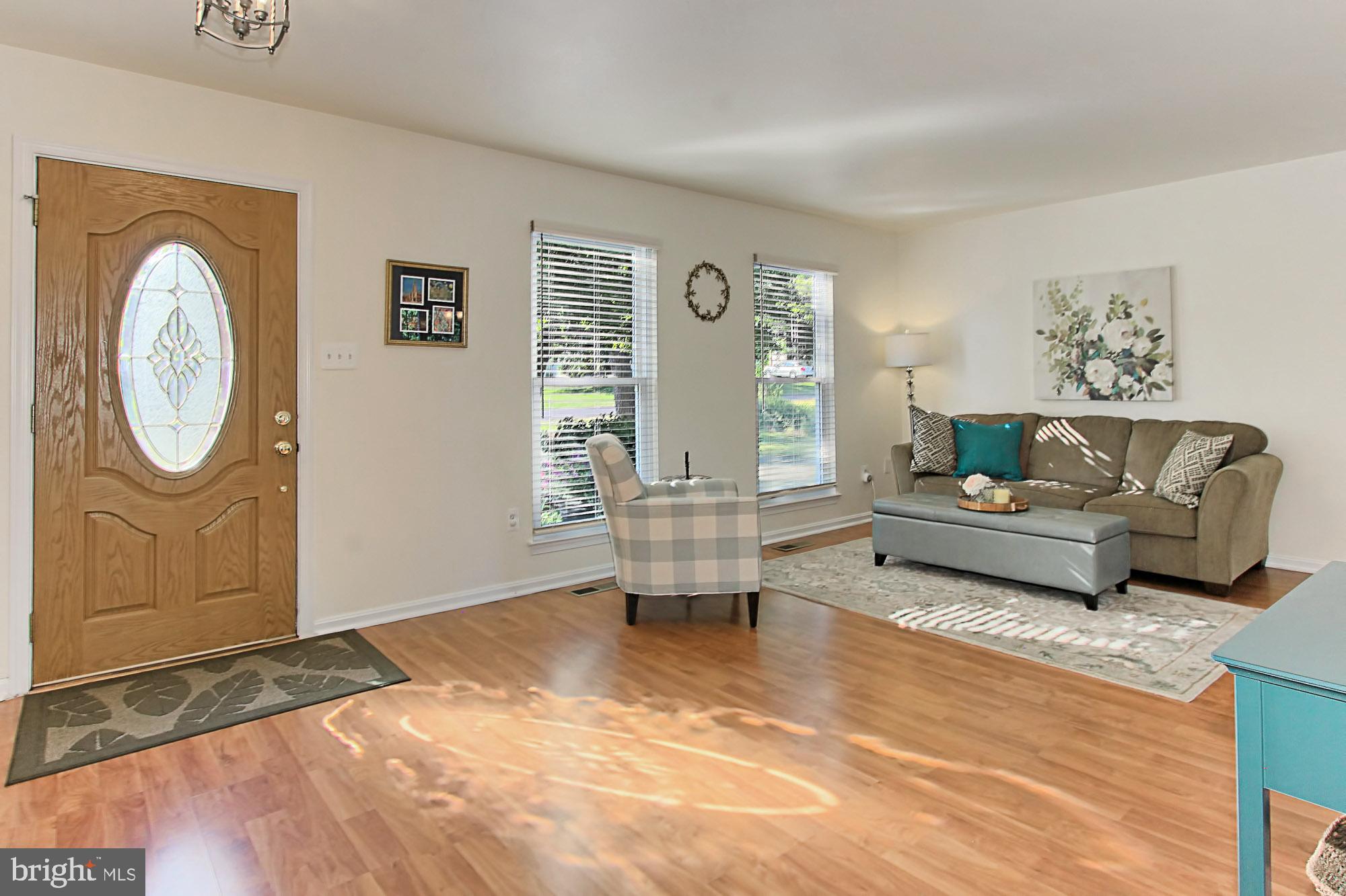 2322 Archdale Road Reston, VA 20191 - Photo 4 of 36 Lots of Natural Light
