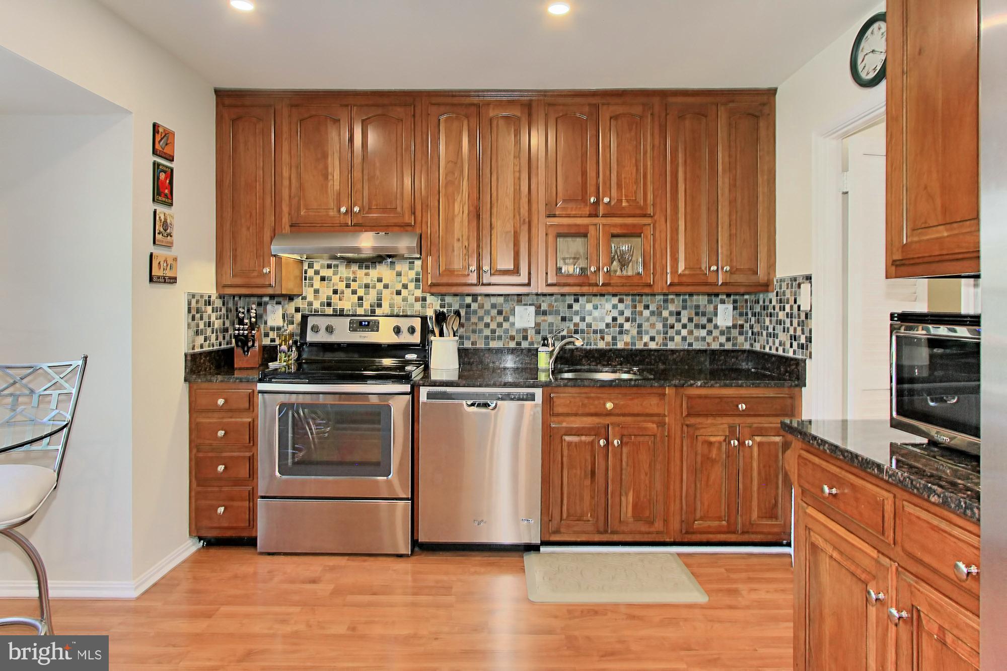 2322 Archdale Road Reston, VA 20191 - Photo 9 of 36 Beautifully Upgraded Kitchen!
