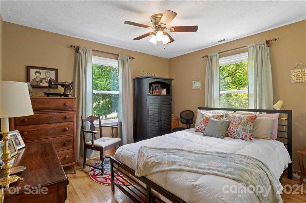 18 Rory Phillips View Candler, NC 28715 - Photo 22 of 35 Gallery Image 22