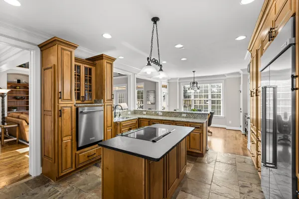 $575,000 | 335 Lakeshore Cove Drive, Fort Oglethorpe, GA 30742