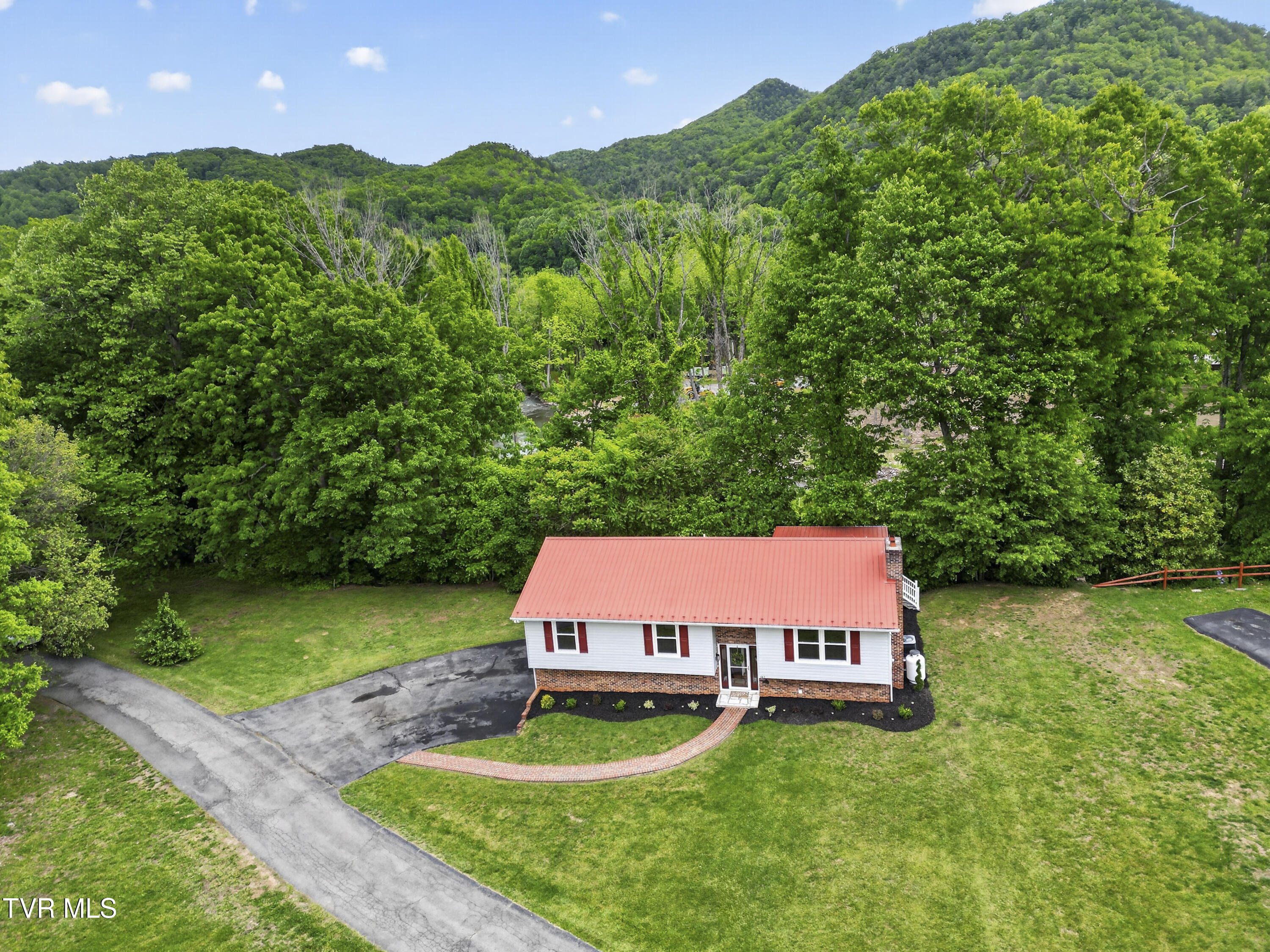 142 Backer Lane Damascus, VA 24236 - Photo 53 of 67 142-Backer-Ln-Damascus-VA Cynthia-Routon