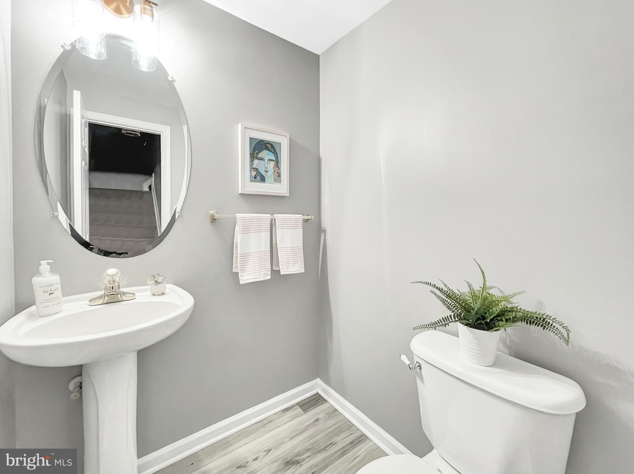 14004 Rockingham Road Germantown, MD 20874 - Photo 27 of 49 Main level hall bath