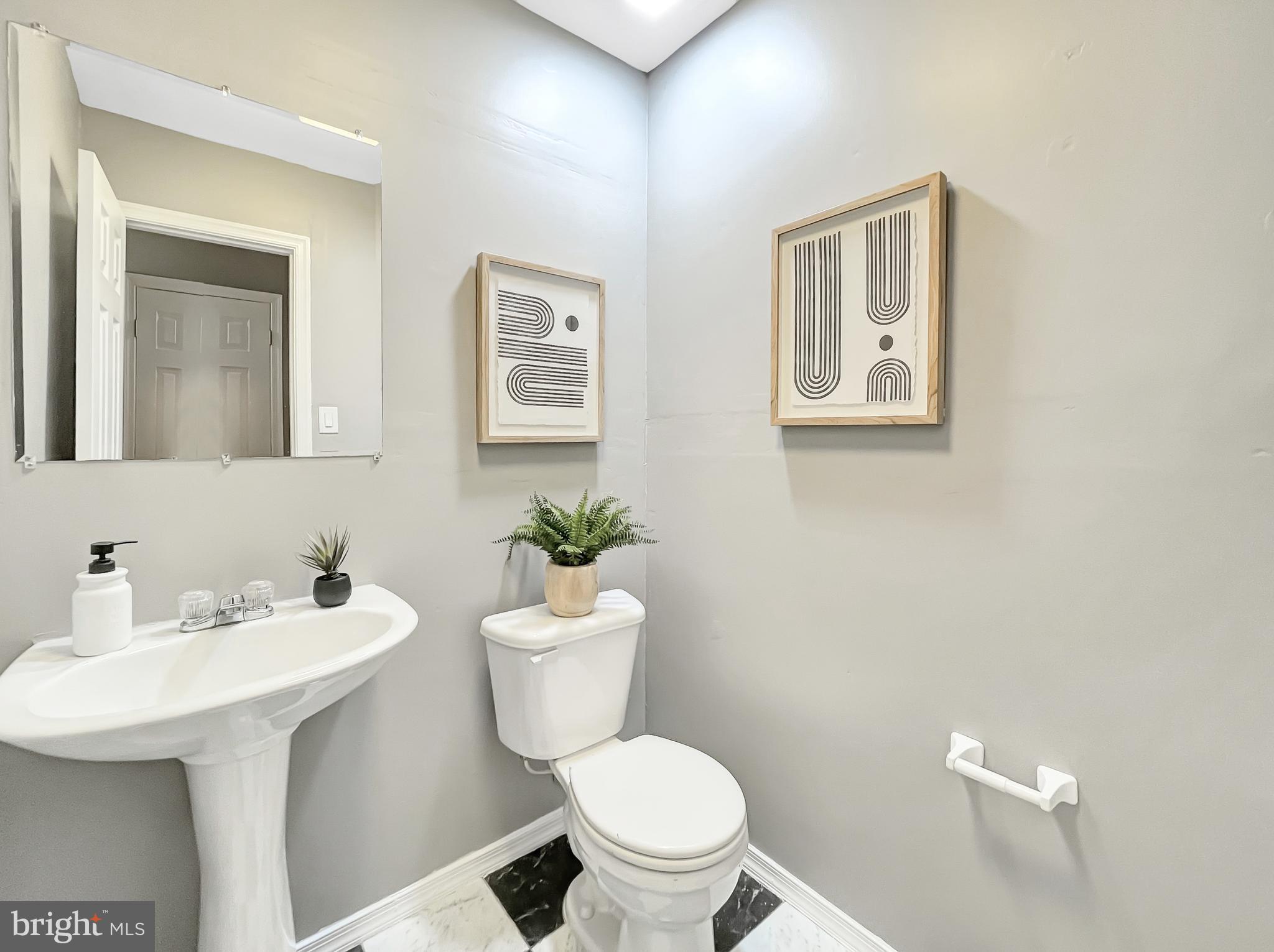 14004 Rockingham Road Germantown, MD 20874 - Photo 6 of 49 entry level half bath