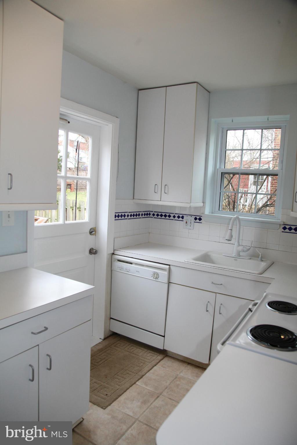 2615 Elnora Street Silver Spring, MD 20902 - Photo 11 of 28 Kitchen