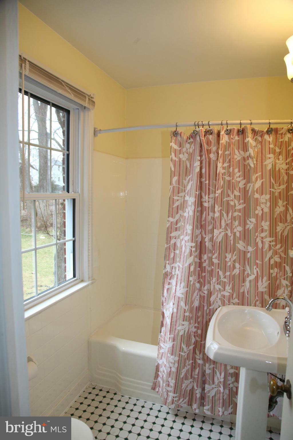 2615 Elnora Street Silver Spring, MD 20902 - Photo 15 of 28 Bath
