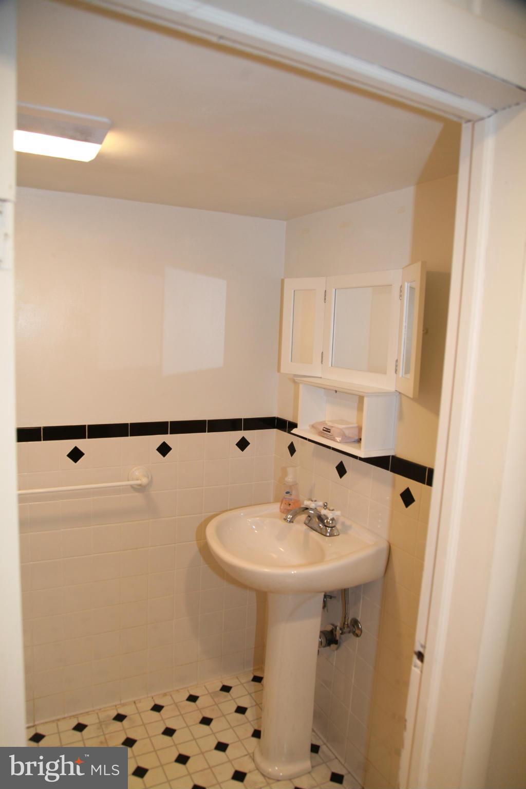 2615 Elnora Street Silver Spring, MD 20902 - Photo 28 of 28 Bath