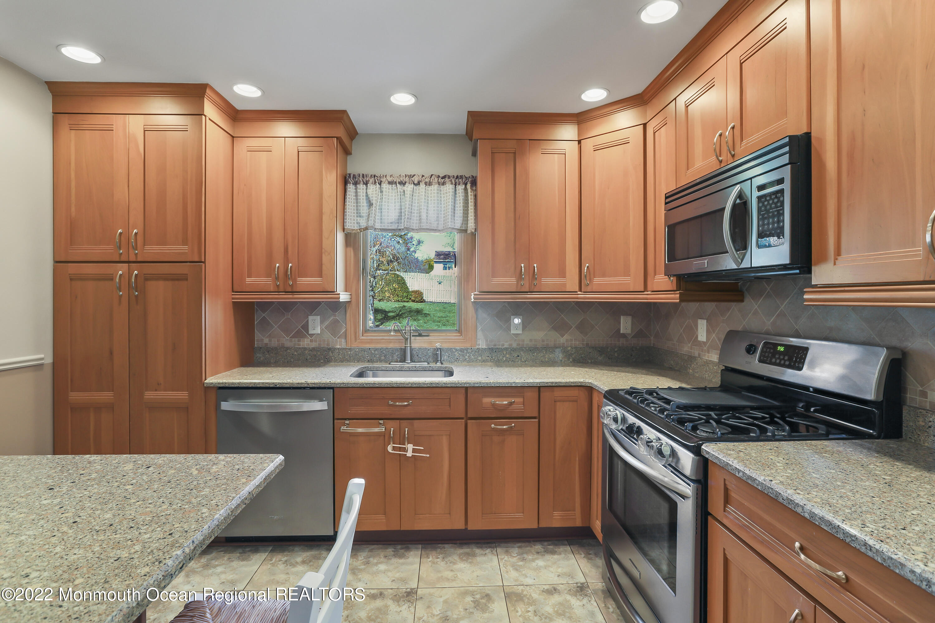 56 Westbrook Road Howell, NJ 07731 - Photo 12 of 33 5W5A3255