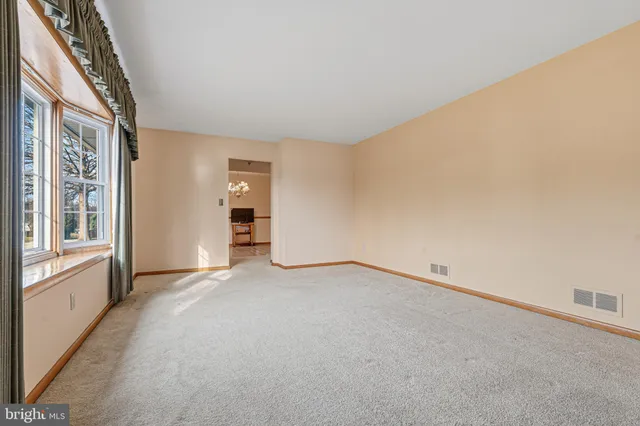 $2,350 | 6219 Groveland Road, Linthicum Heights, MD 21090