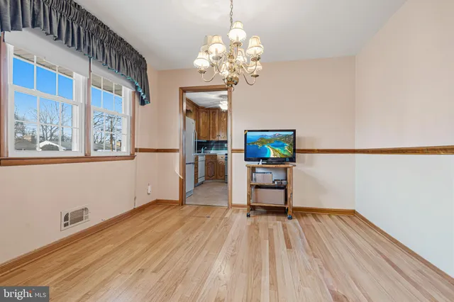 $2,350 | 6219 Groveland Road, Linthicum Heights, MD 21090