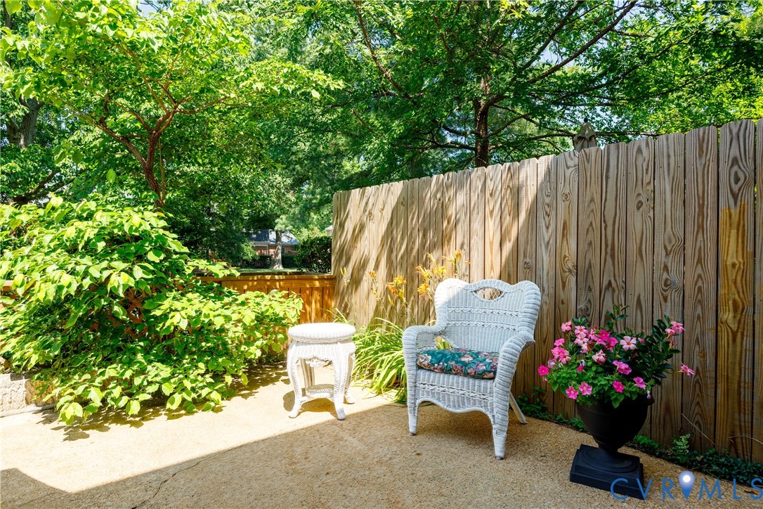 9129 Derbyshire Road, Unit E Henrico, VA 23229 - Photo 29 of 36 Outdoor patio area featuring a wooden privacy fenc