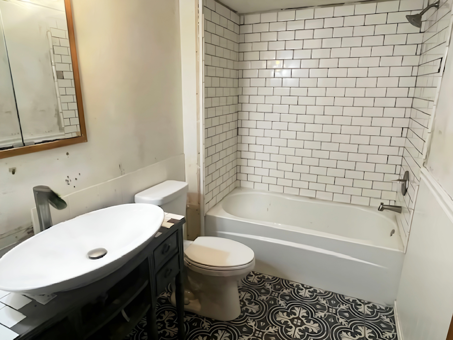35531 Sunnyside Avenue Ingleside, IL 60041 - Photo 10 of 17 a bathroom with a toilet a sink and bathtub