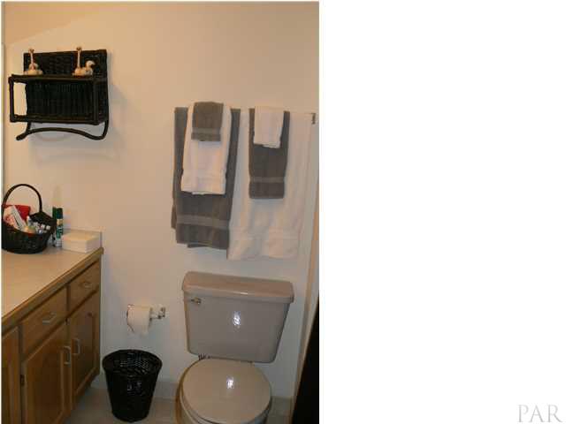 6545 Martin Road Milton, FL 32570 - Photo 12 of 18 Guest bathroom has skylight
