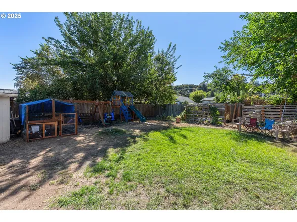 $299,000 | 1508 East 12th Street, The Dalles, OR 97058