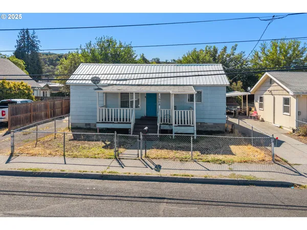 $299,000 | 1508 East 12th Street, The Dalles, OR 97058