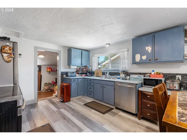 $299,000 | 1508 East 12th Street, The Dalles, OR 97058