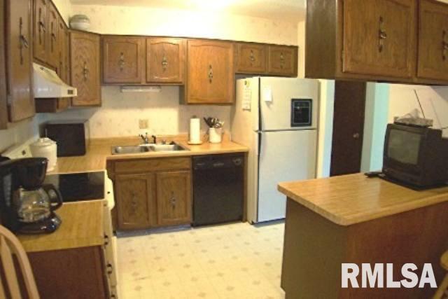 5102 Fairhaven Road Davenport, IA 52807 - Photo 8 of 9 Gallery Image 8