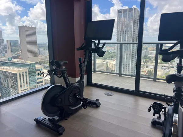 $890,000 | 11 Northeast 6th Street, Unit 814, Miami, FL 33132
