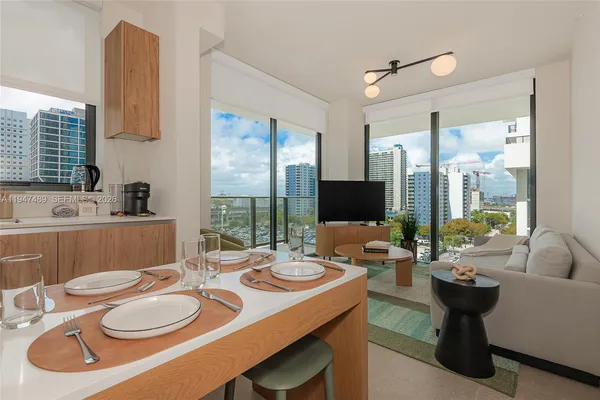 $890,000 | 11 Northeast 6th Street, Unit 814, Miami, FL 33132