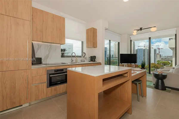 $890,000 | 11 Northeast 6th Street, Unit 814, Miami, FL 33132