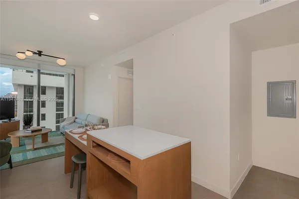 $890,000 | 11 Northeast 6th Street, Unit 814, Miami, FL 33132