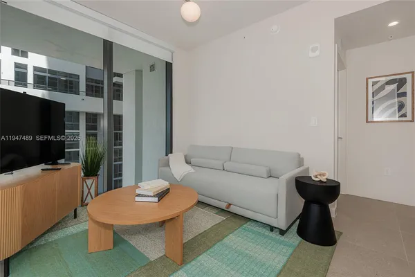 $890,000 | 11 Northeast 6th Street, Unit 814, Miami, FL 33132