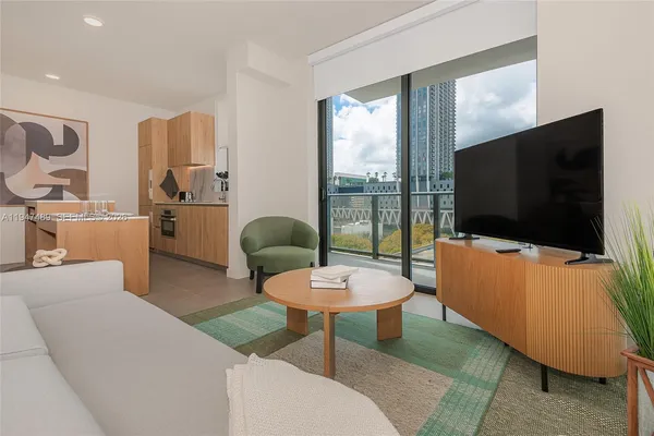 $890,000 | 11 Northeast 6th Street, Unit 814, Miami, FL 33132