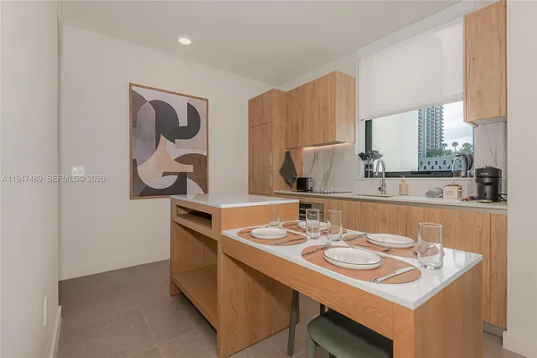 $890,000 | 11 Northeast 6th Street, Unit 814, Miami, FL 33132