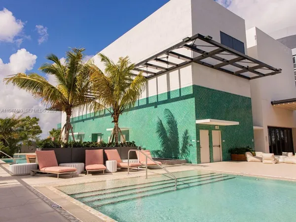 $890,000 | 11 Northeast 6th Street, Unit 814, Miami, FL 33132