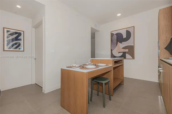 $890,000 | 11 Northeast 6th Street, Unit 814, Miami, FL 33132