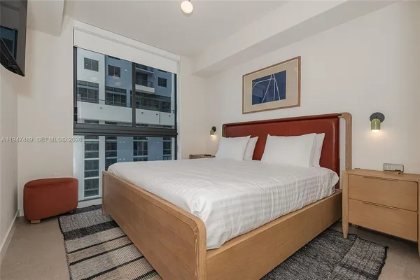 $890,000 | 11 Northeast 6th Street, Unit 814, Miami, FL 33132