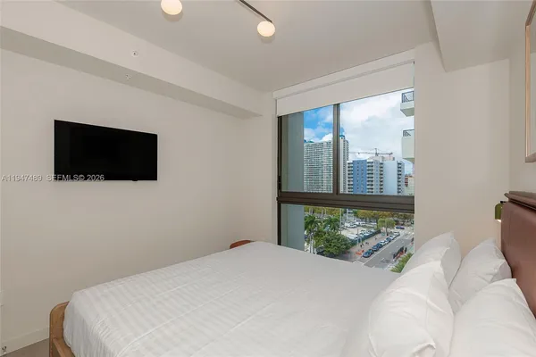 $890,000 | 11 Northeast 6th Street, Unit 814, Miami, FL 33132