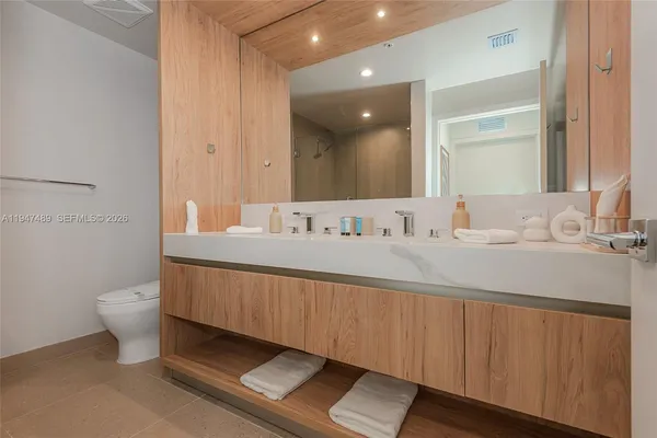 $890,000 | 11 Northeast 6th Street, Unit 814, Miami, FL 33132