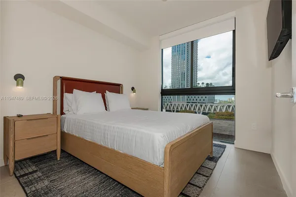 $890,000 | 11 Northeast 6th Street, Unit 814, Miami, FL 33132