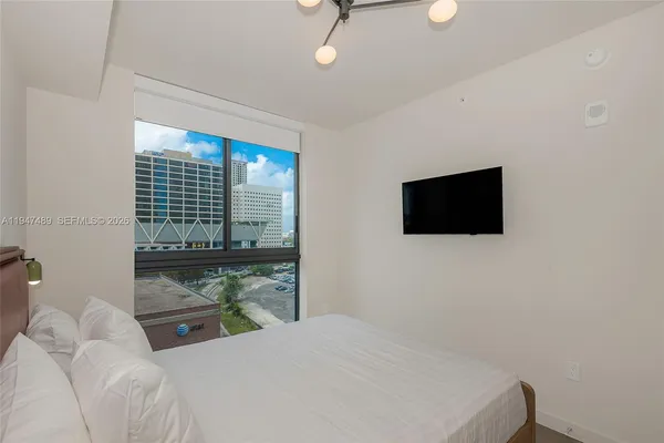 $890,000 | 11 Northeast 6th Street, Unit 814, Miami, FL 33132