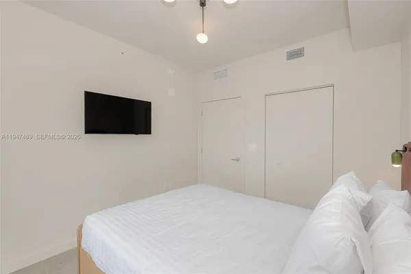 $890,000 | 11 Northeast 6th Street, Unit 814, Miami, FL 33132